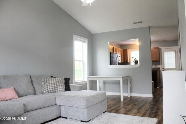 Foto del edificio - 801 Springwood Dr