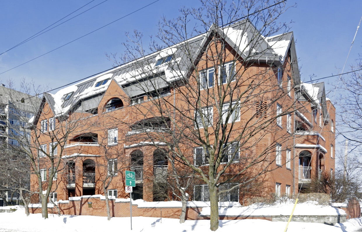 Building Photo - 130 Queen Elizabeth Dr