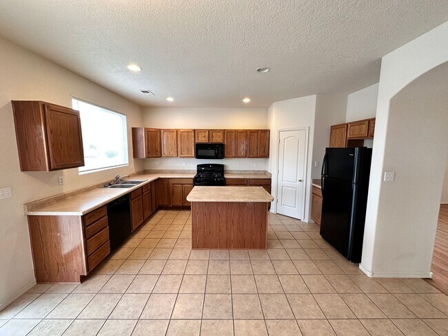 Building Photo - Stunning 2 story 2575 sq ft home- New Carpet