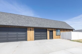 Building Photo - 215 E 5th S