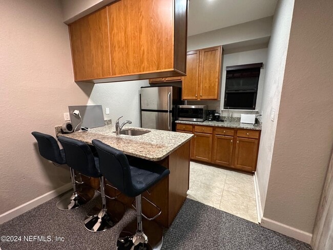 Foto del edificio - 439 Midway St