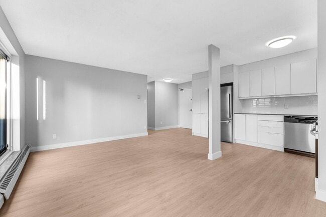 Building Photo - 145 York St