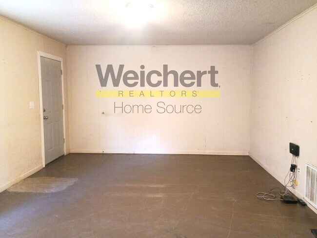 Foto del edificio - Affordable 2BR with W/D Hookups & Easy Highway Access