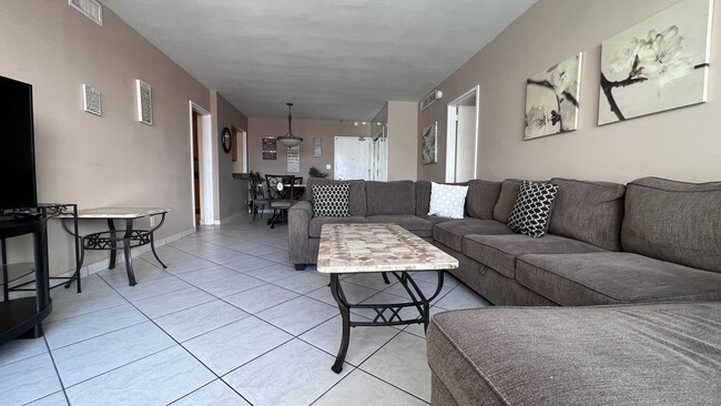 Building Photo - 5161 Collins Ave
