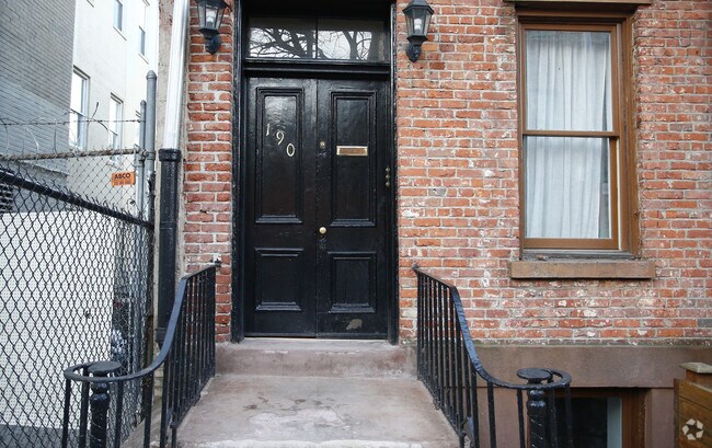 Building Photo - 190 Pacific St