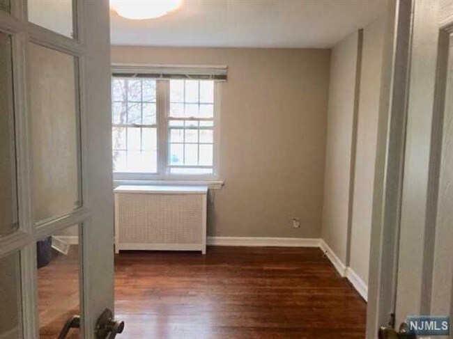 Foto del edificio - 190 Knickerbocker Rd