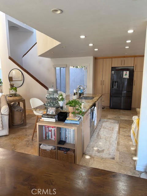 Foto del edificio - 377 Magnolia Dr