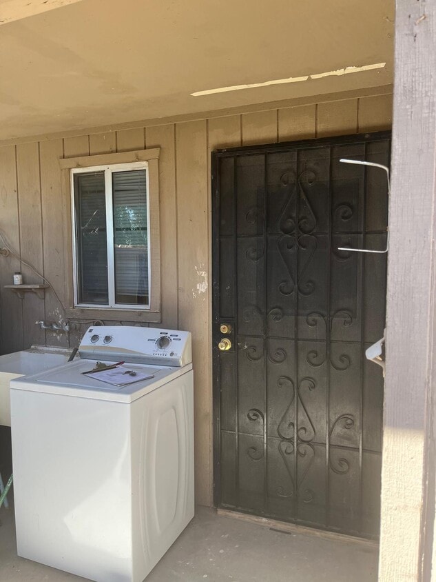 Primary Photo - 580 N Palm Ave