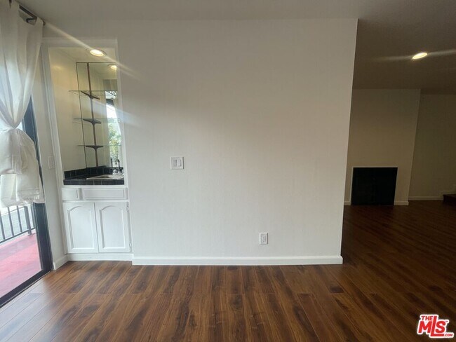 Foto del edificio - 1337 N Sierra Bonita Ave