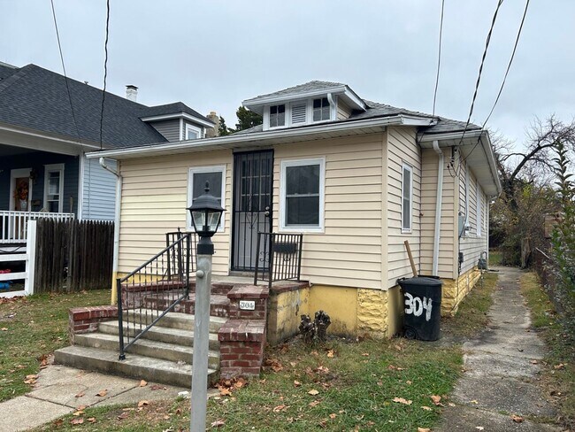 Building Photo - Newly Renovated 2 Bedroom Home With Baseme...