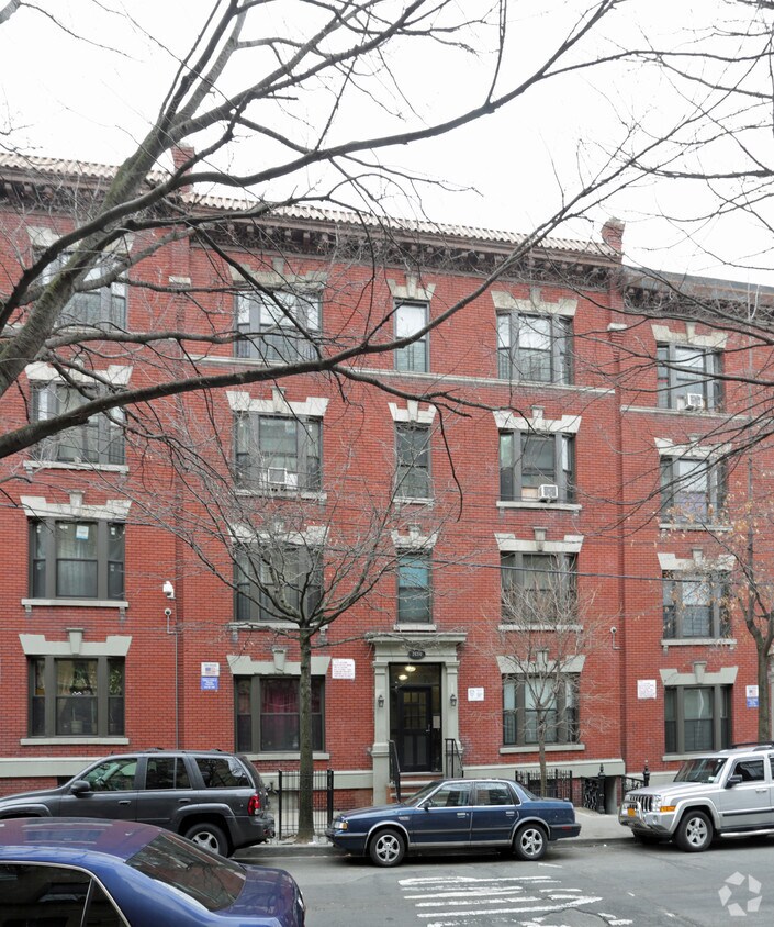Foto del edificio - 2694 Briggs Ave