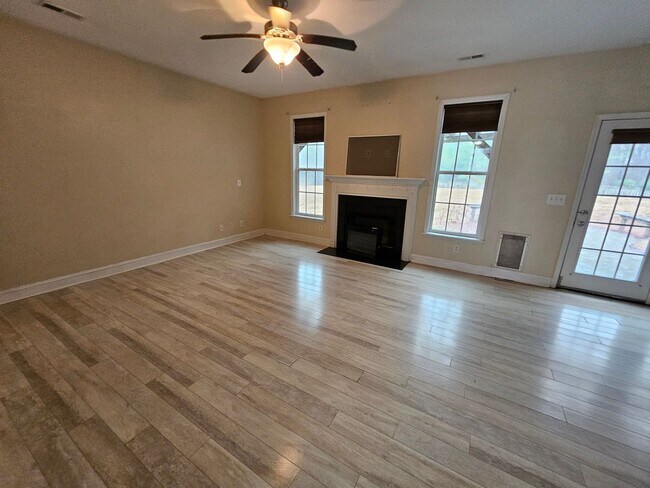 Foto del edificio - Spacious 3 Bedroom Home In Maysville