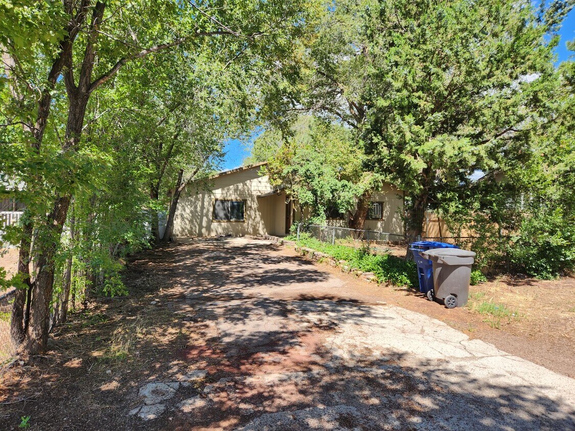 Primary Photo - AVAILABLE SOON! 3-Bed 2-Bath Home in Sunny...