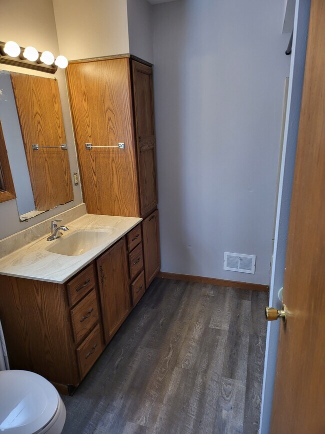 Building Photo - 354 Tompkins St