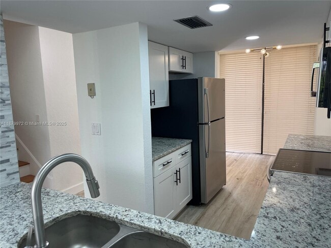 Building Photo - 2961 SW 87th Ave