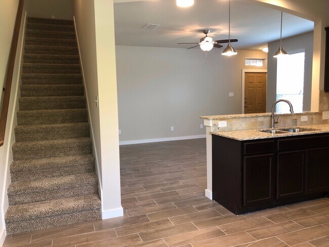 Foto del edificio - LUXURY 2 STORY DUPLEX LOCATED IN MIDLOTHIAN, TEXAS!