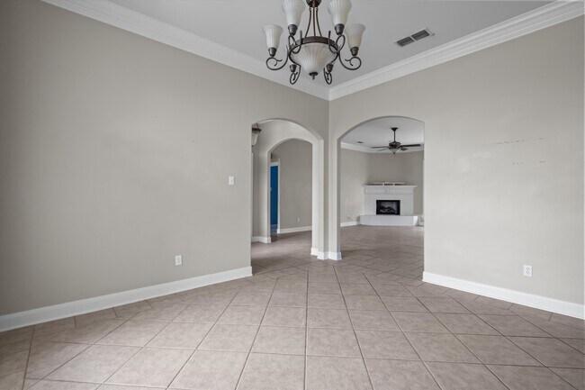 Building Photo - 16579 Kingston Ct