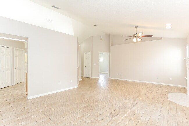 Foto del edificio - 4408 Jiggermast Ave