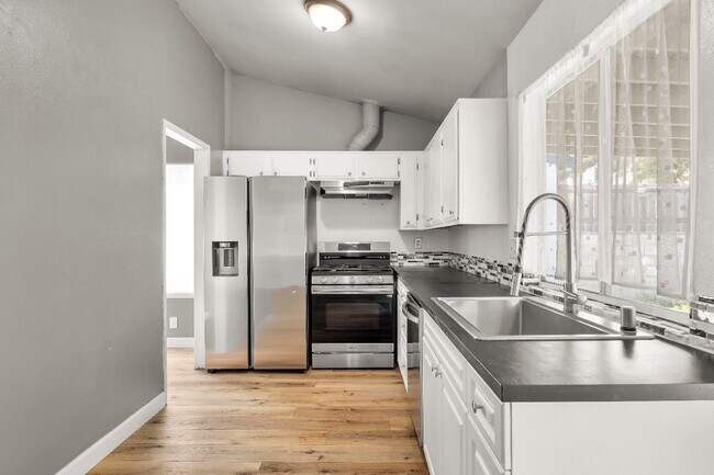 Foto del edificio - 2863 Roseann Ave