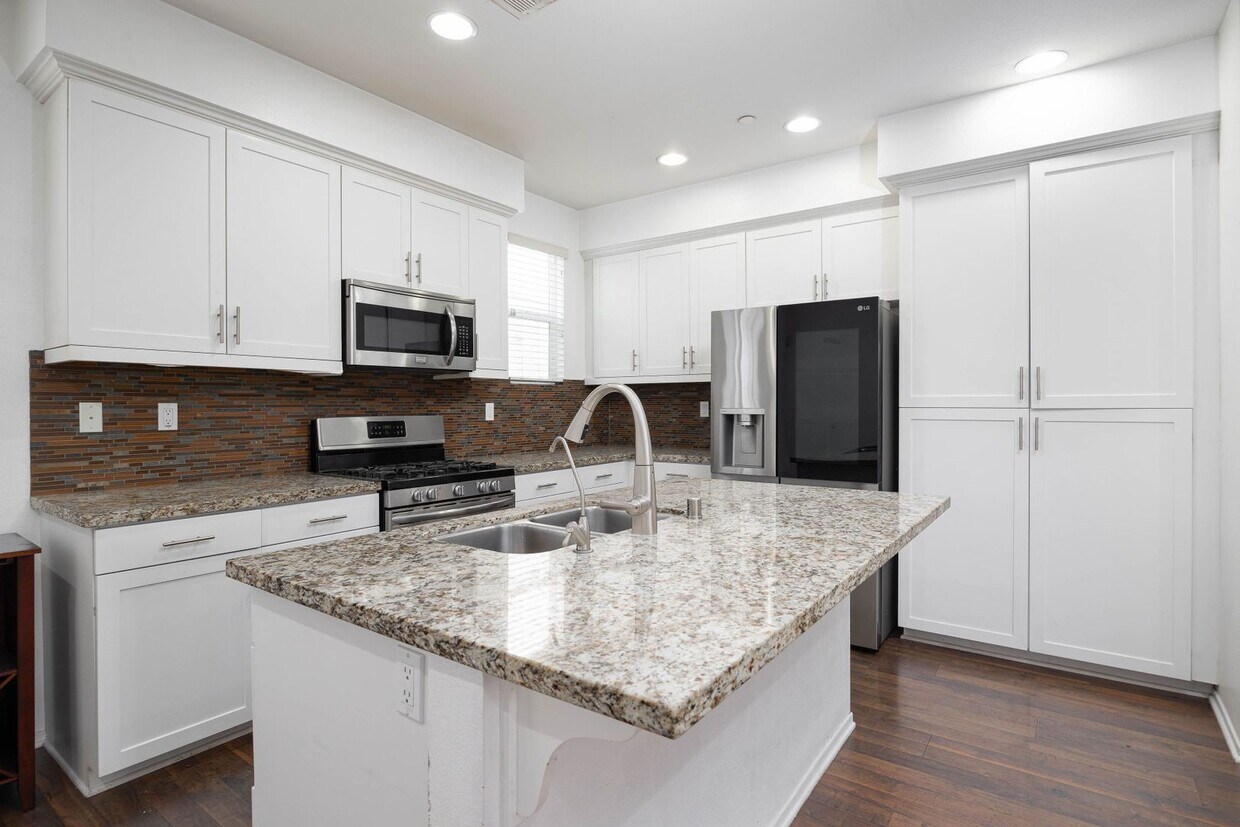 Primary Photo - Now presenting this beautiful 3 bedroom to...