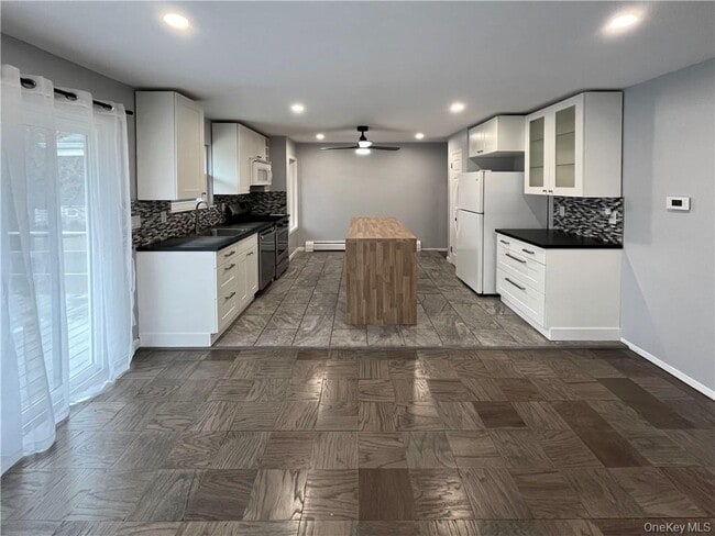 Building Photo - 7 Brush Ct