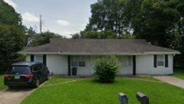 Side B - Apartment available - 302 Pecan Dr
