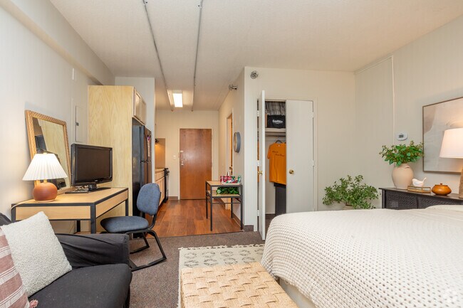 Estudio, 1BA - 336SF - Sala de estar - Yugo Greenville Campus Towers