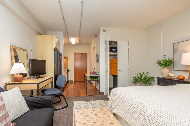 Studio, 1BA - 336SF - Living Area - Yugo Greenville Campus Towers