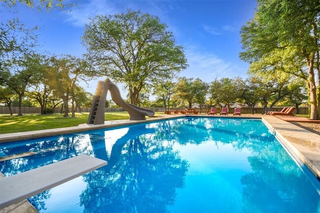 Foto del edificio - 294 Logan Ranch Rd