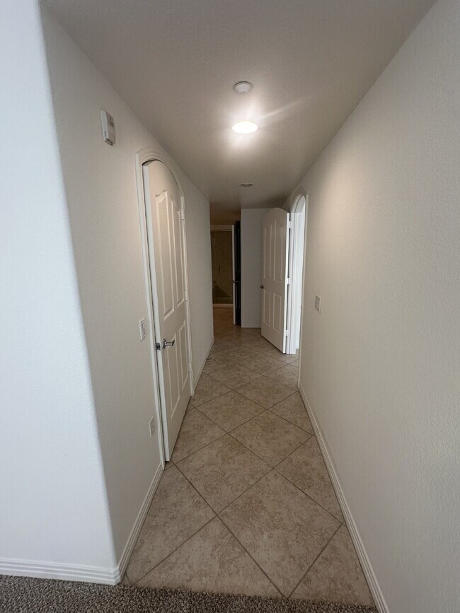 Foto del edificio - $3,950 - 2 Bed / 2 Bath City Walk Condo in Downtown San Diego