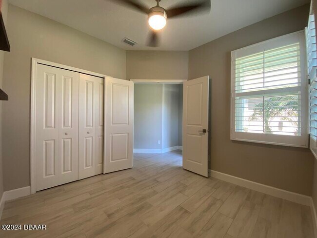 Building Photo - 272 Catriona Dr