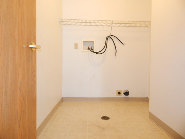 Laundry Room - 1140 W 4th St