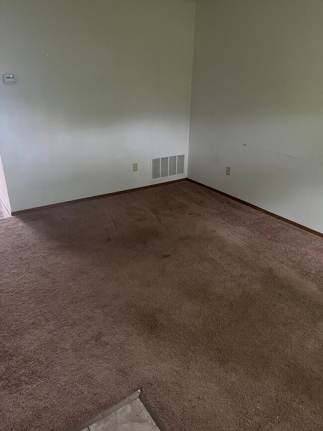 LIVING ROOM - 101 Colonial Dr