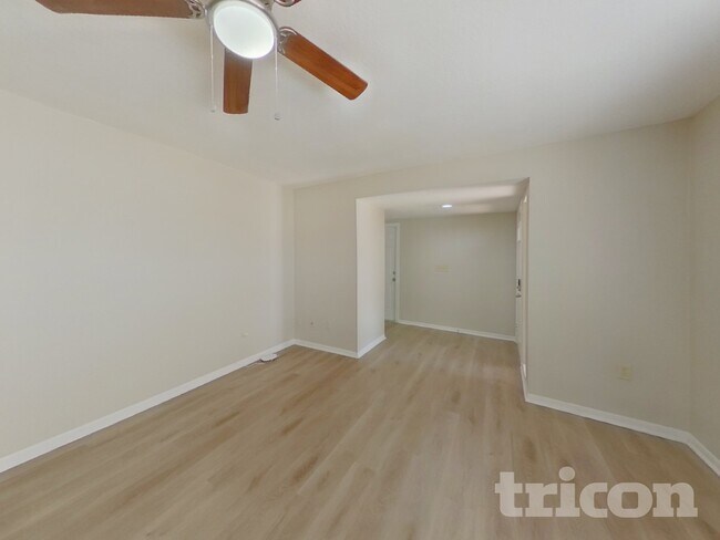 Building Photo - 2290 Colonial Dr