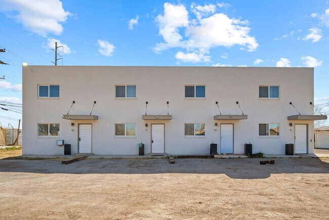 Foto del edificio - 7441 Alameda Ave