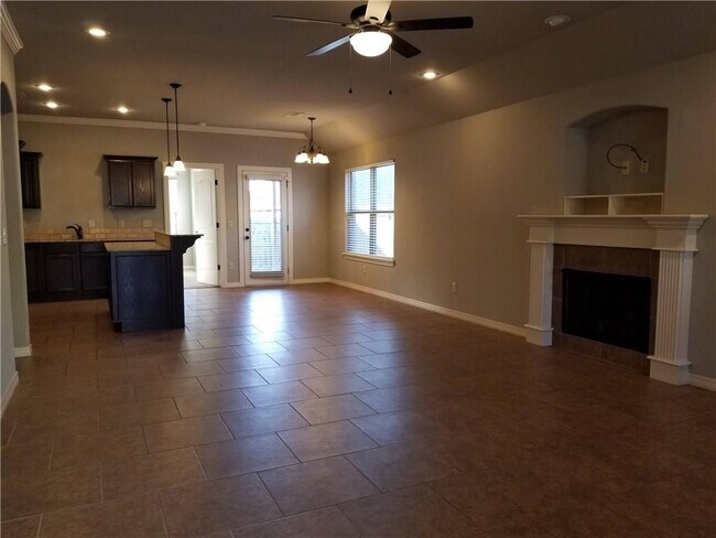 Building Photo - 2673 N Villa Blvd
