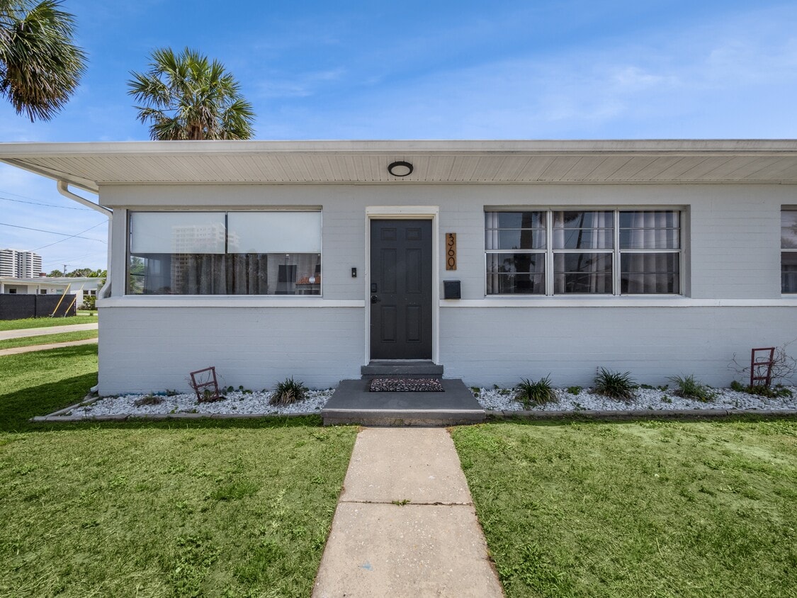 Primary Photo - 360 Pelican Ave