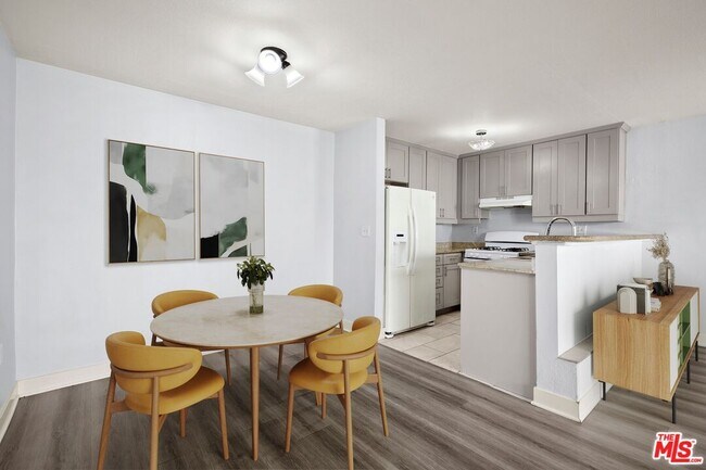 Foto del edificio - 18530 Hatteras St