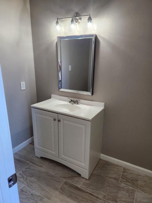 Building Photo - 7433 Dillon Ln