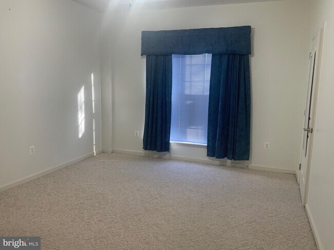 Building Photo - 226 Williamsburg Cir