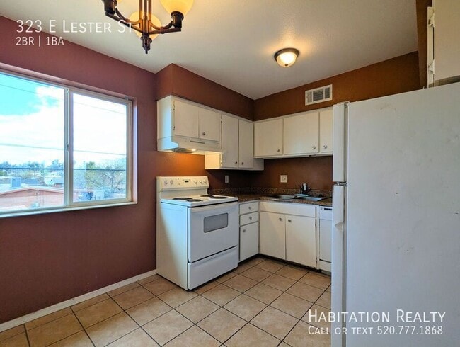 Photo - 323 E Lester St House