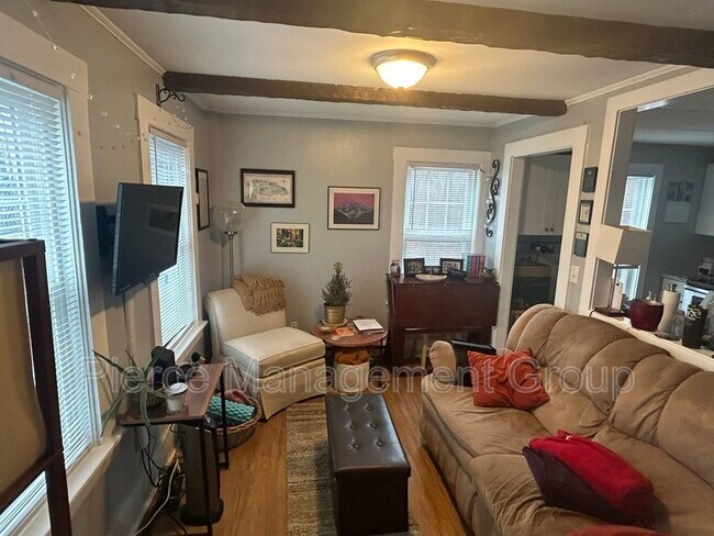 Foto del edificio - 6 Old Chester Rd