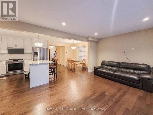 Photo du bâtiment - 486-486 Skyline Ave