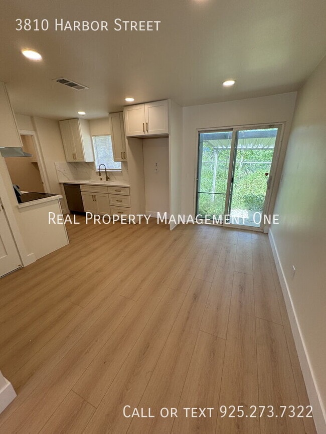 Building Photo - 3810 Harbor St