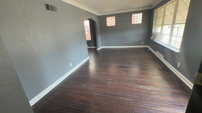 Photo - Beautiful 2 Bed 1 Bath For Rent! House
