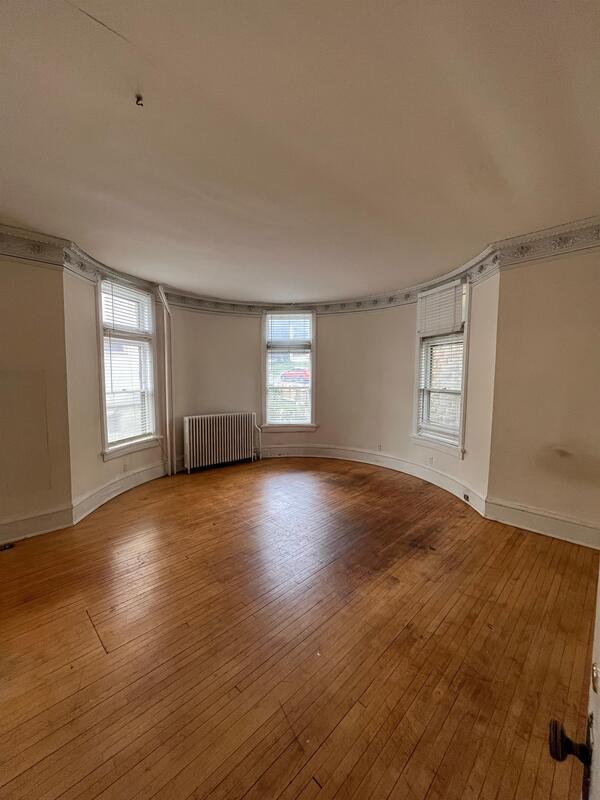 Primary Photo - 137 E Gorham St