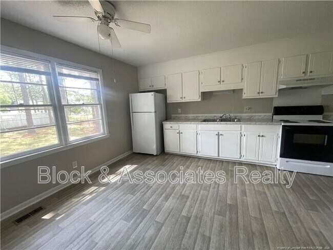 Building Photo - 323 Cadmium Ct