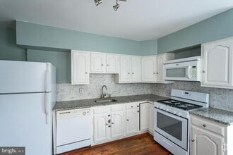 Building Photo - 2222 St Albans St
