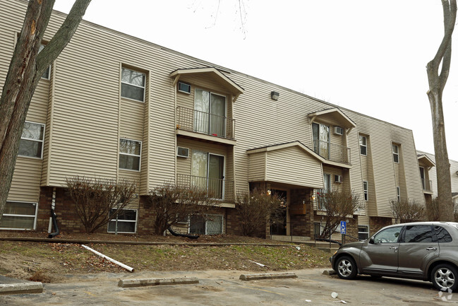 Building Photo - Fox Run Apartments