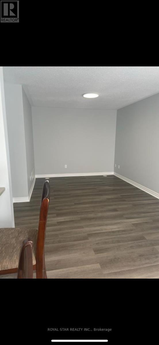 Photo du bâtiment - 130 Pennant Ave